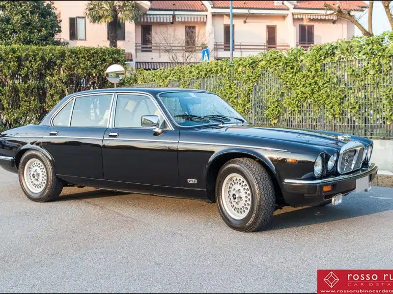 DAIMLER DOUBLE SIX