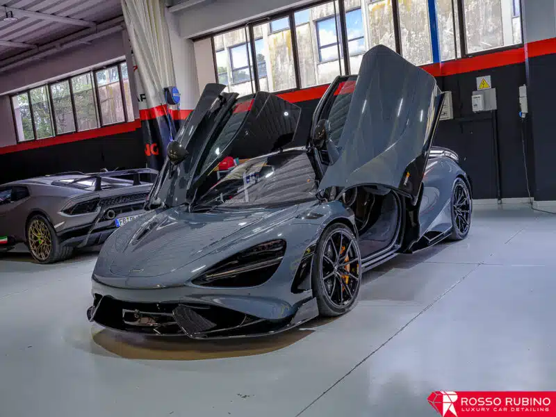MCLAREN 765LT