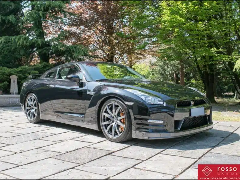 NISSAN GTR